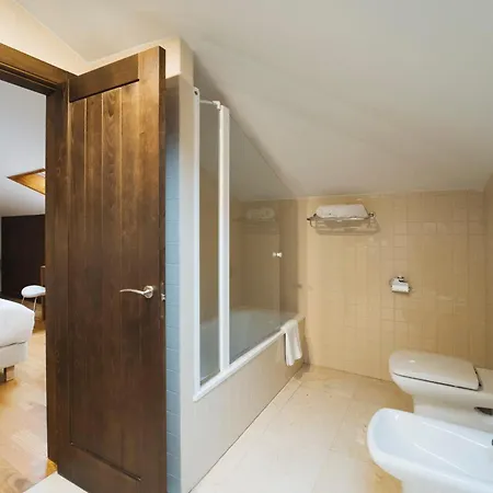 Palacio De Arriba 米耶雷斯